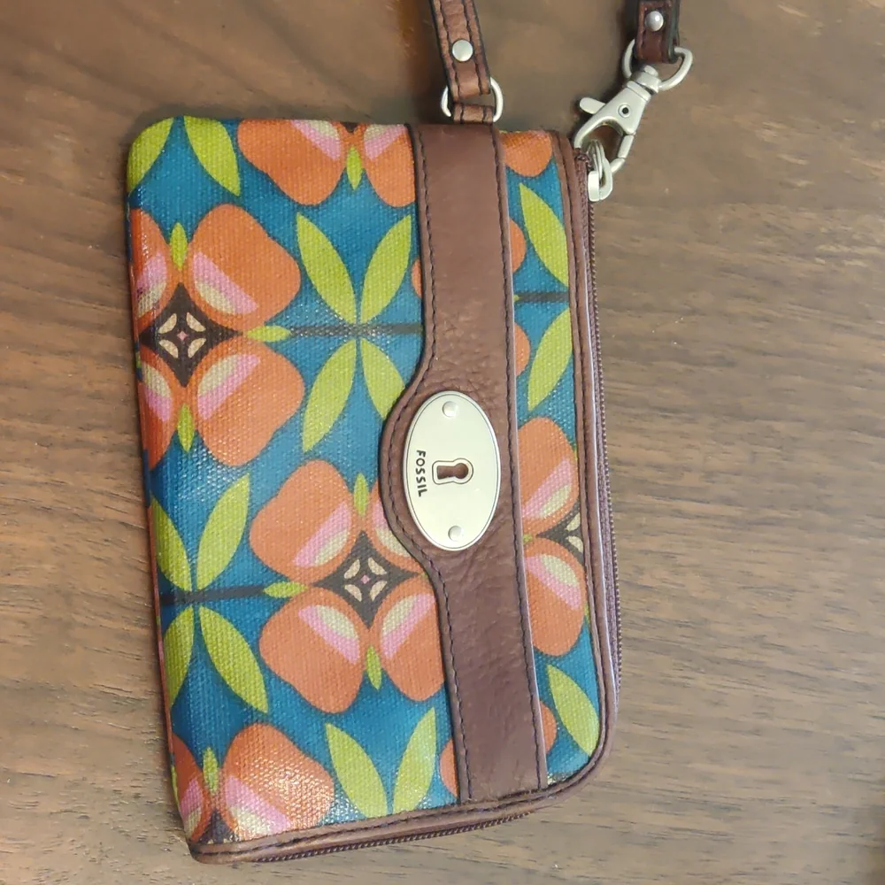 True Vintage Fossil Key-Per Wristlet